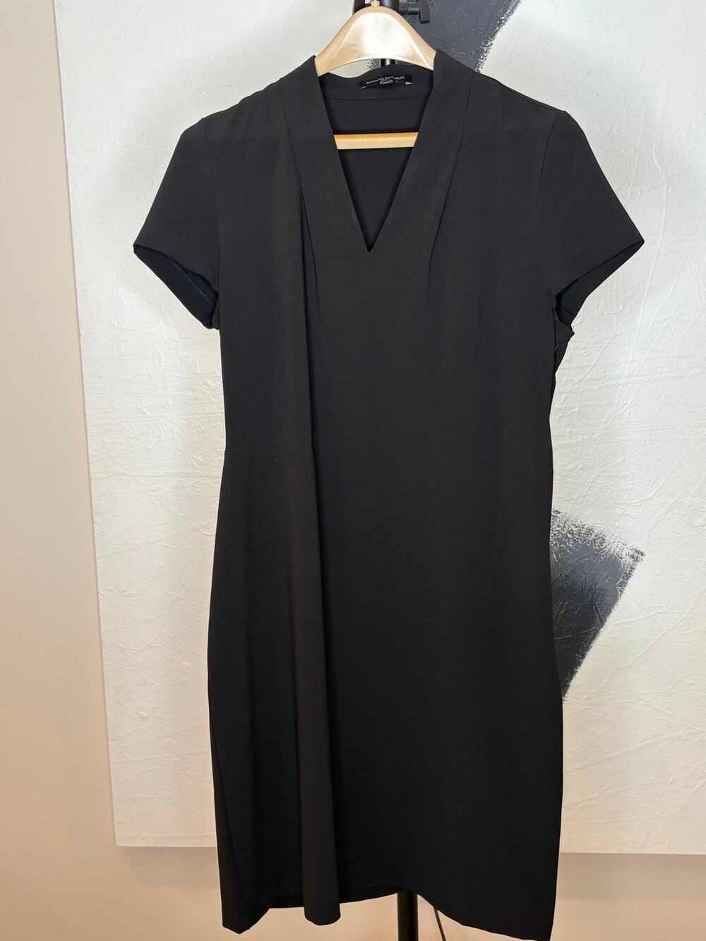 Banana Republic Black Short Sleeve Pleated Neck Sheath Workwear Dress Size 10